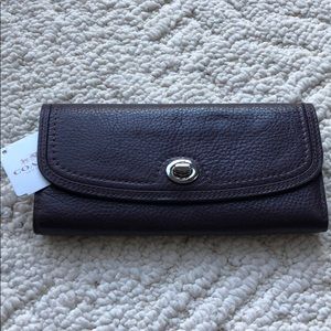 💜 Coach wallet plum / purple In color